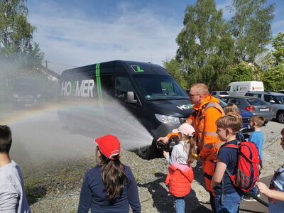 Besuch der 3. Klassen bei der Feuerwehr