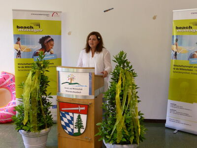 Rektorin Bianca Luczak bei der Begrüßung